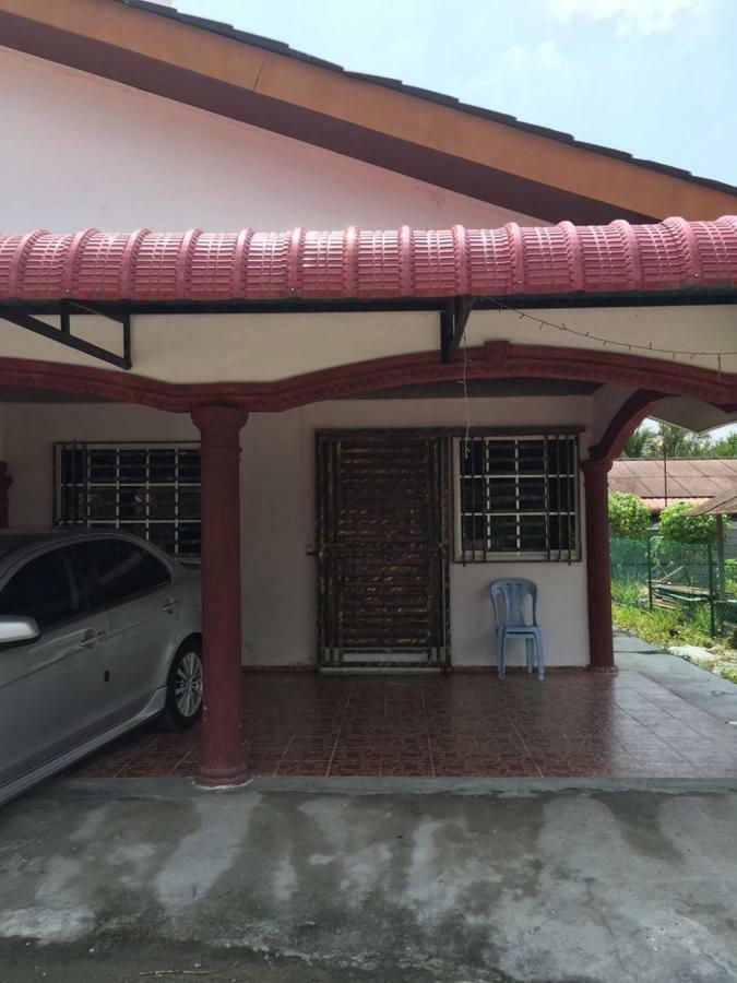 Amimas Homestay Kampong Bagan Samak Exterior photo